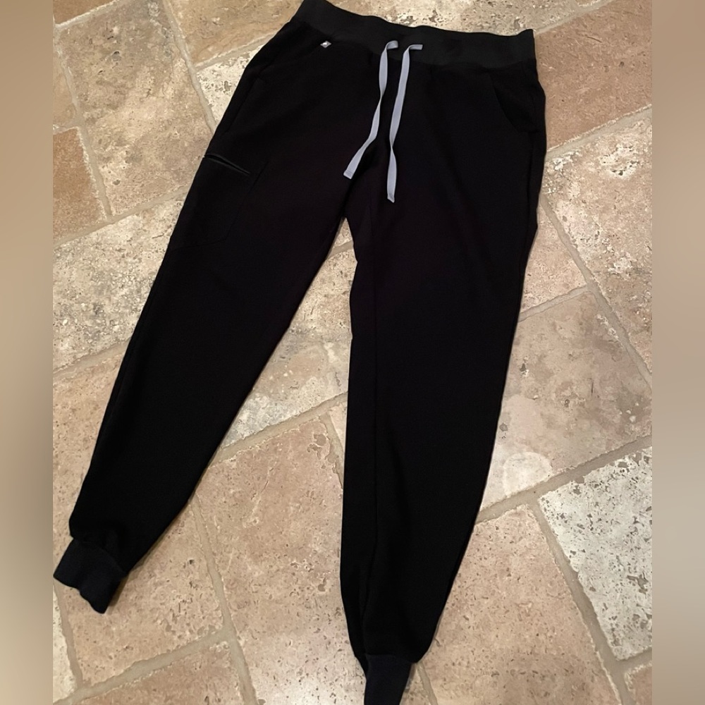 Figs, Zamora, Medium, Regular Length